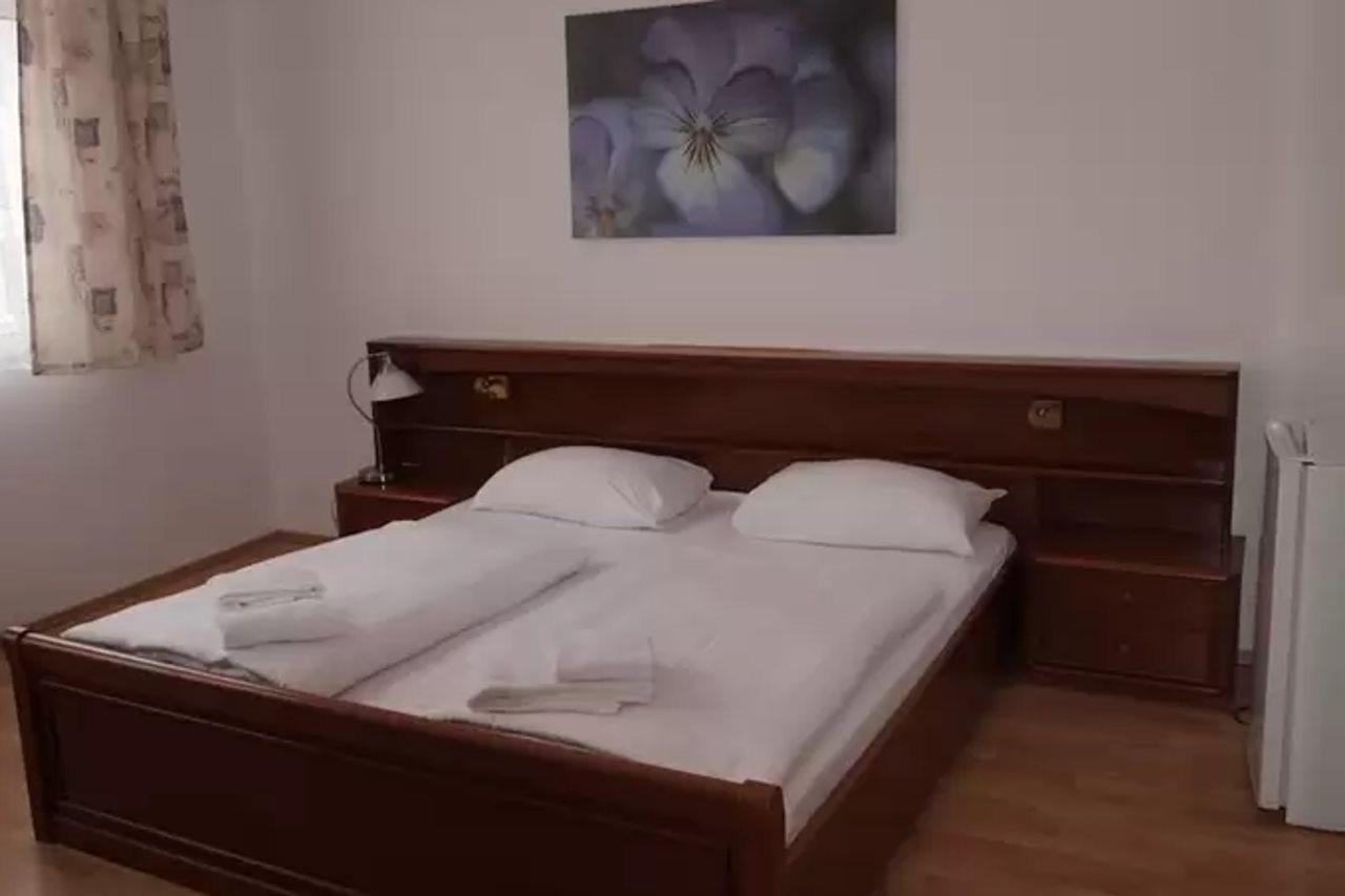 וינה Hotel Peck מראה חיצוני תמונה