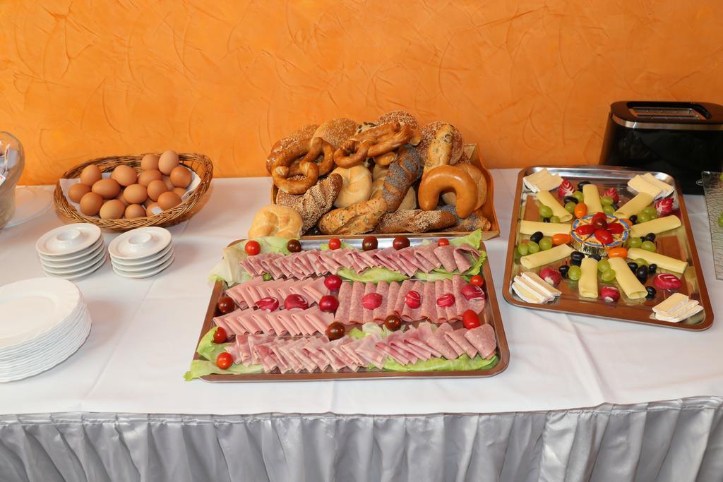 וינה Hotel Peck מראה חיצוני תמונה