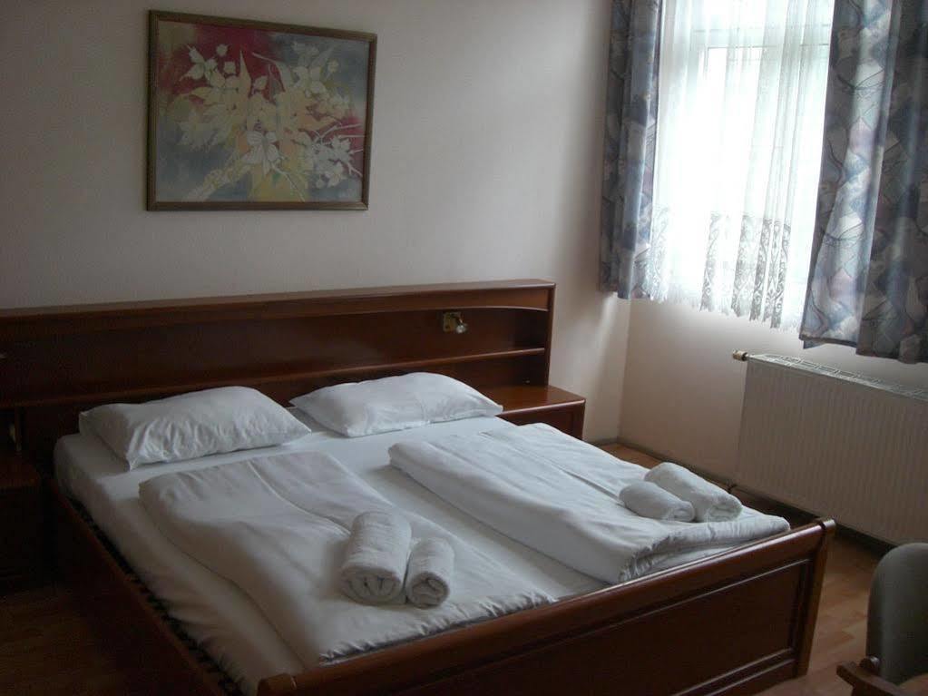וינה Hotel Peck מראה חיצוני תמונה